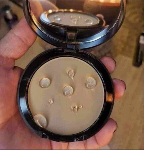 Maquillaje Compacto con Activos Anti-Edad